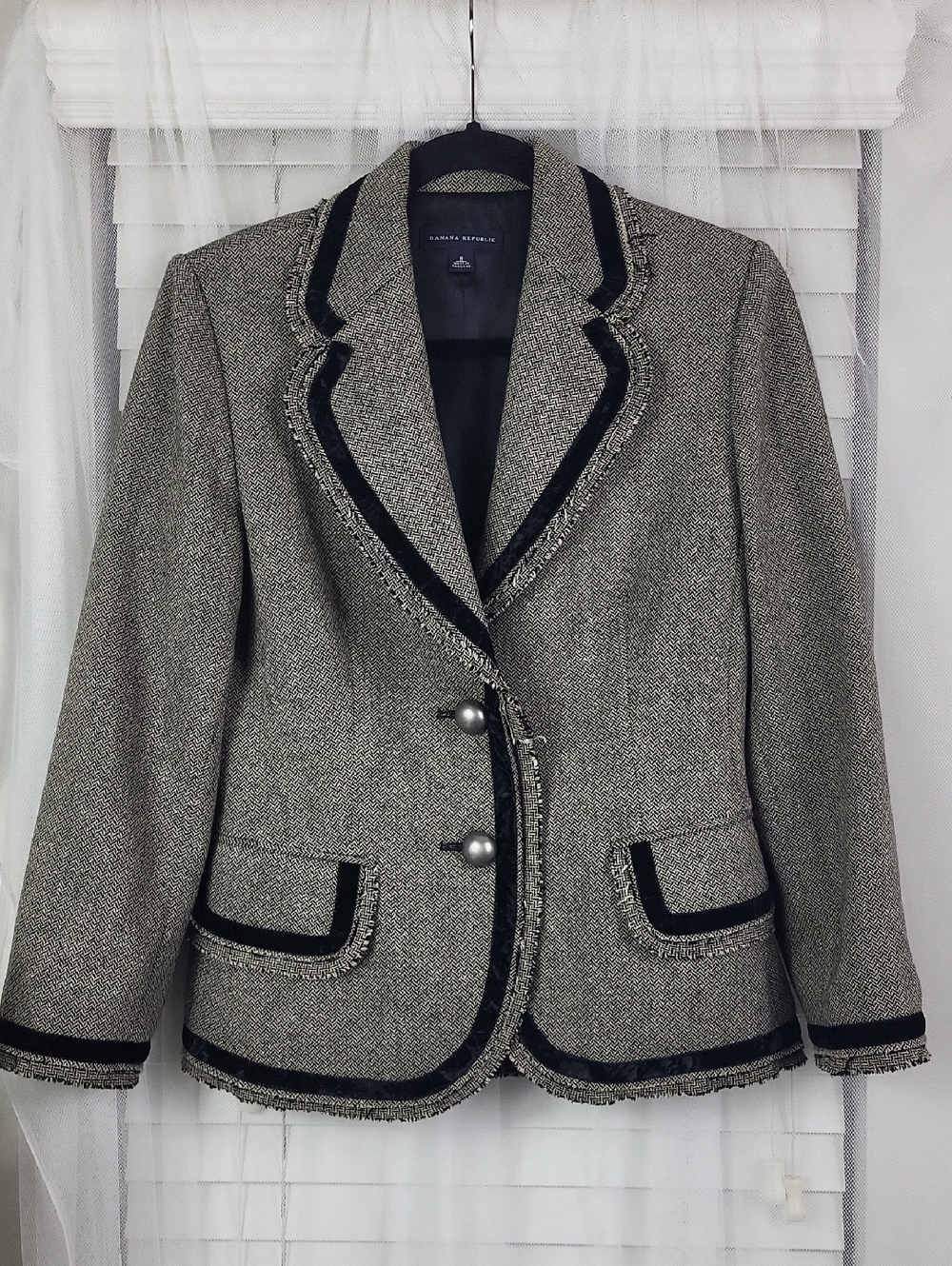 Banana Republic Wool Blend Blazer.‎ Size 8